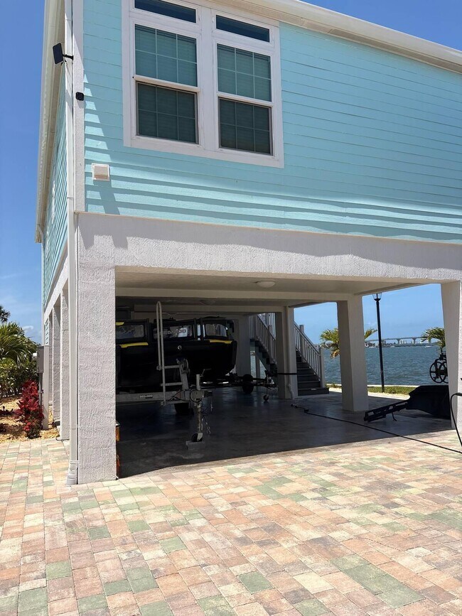 Building Photo - 453 NE Indian River Dr