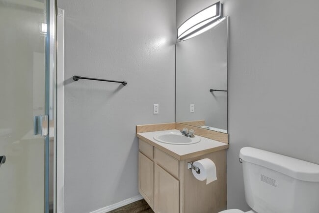 Building Photo - Peaceful Corner Townhome in the Heart of Sumner