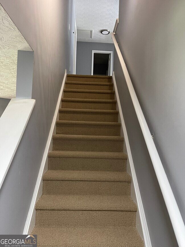 Building Photo - 116 Village Trce