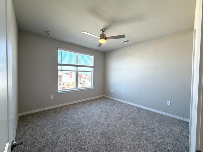 Building Photo - 1700 Daleside Ln