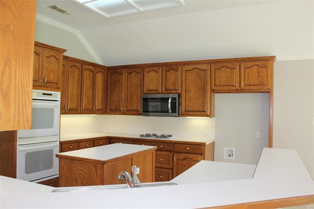 Building Photo - 2305 Hickory Leaf Ln