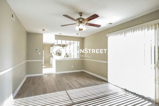 Building Photo - 4 Bedroom Pet-Friendly Home in Charlotte, NC with Main Street Renewal