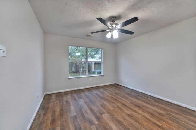 Building Photo - 3662 Fuller Bluff Dr