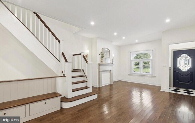 Building Photo - 5516 Cedar Ave