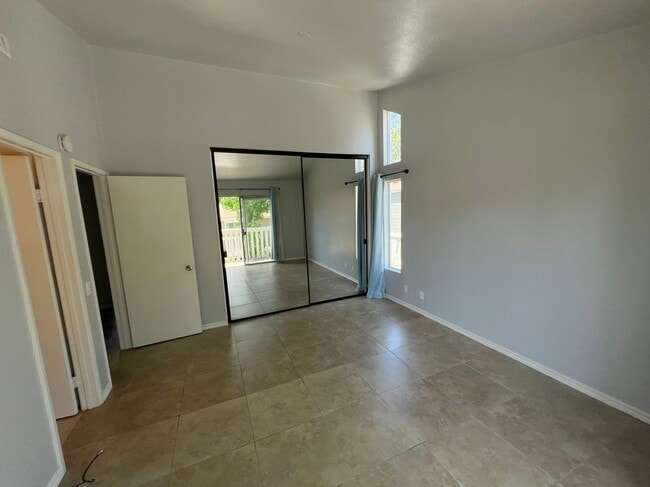 Building Photo - 36 Birchwood Ln