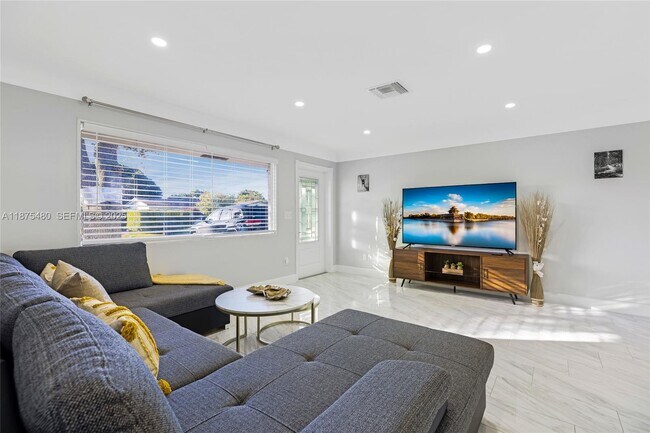 Building Photo - 6600 NE 20th Way