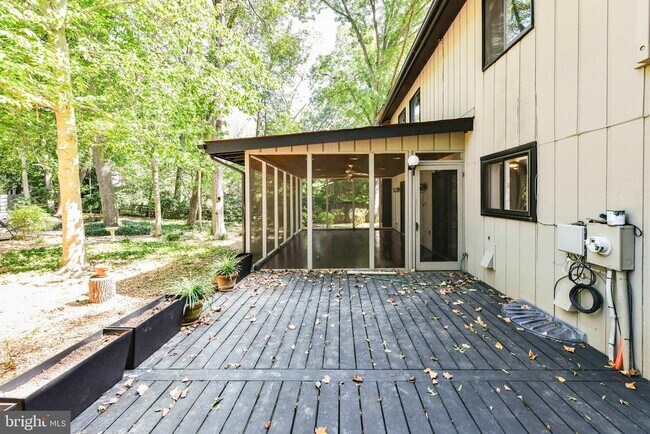 Building Photo - 3318 Mantua Dr