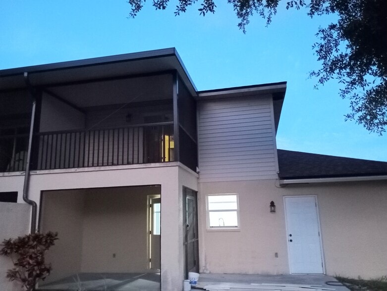Building Photo - 510 Sweetwater Dr