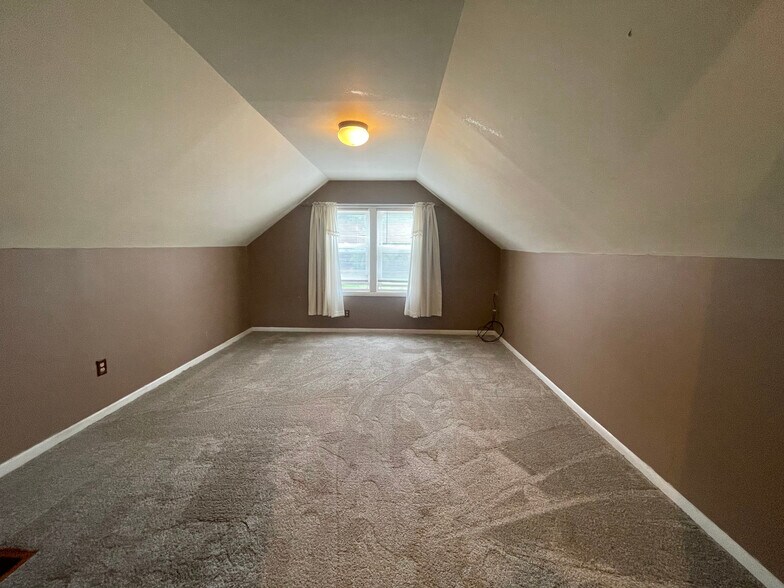 Building Photo - 311 Raphael Ave