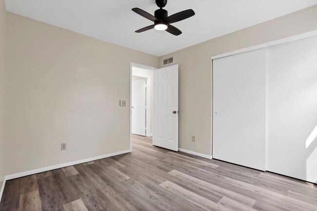 Building Photo - 5541 Mid Day Dr