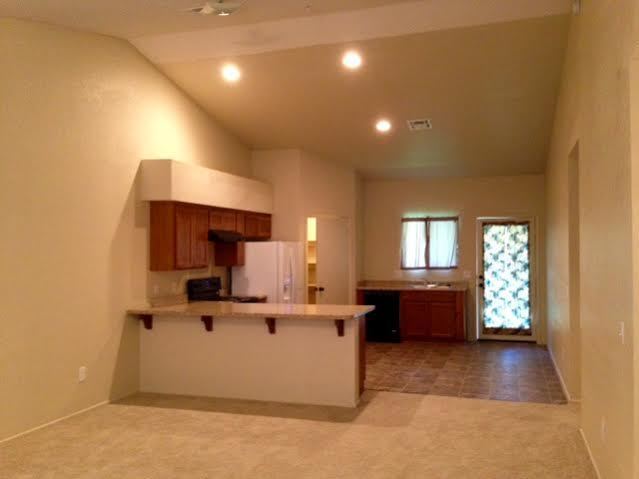 Building Photo - 2 Bedroom 2 Bath Condo in Sunset Mountain ...