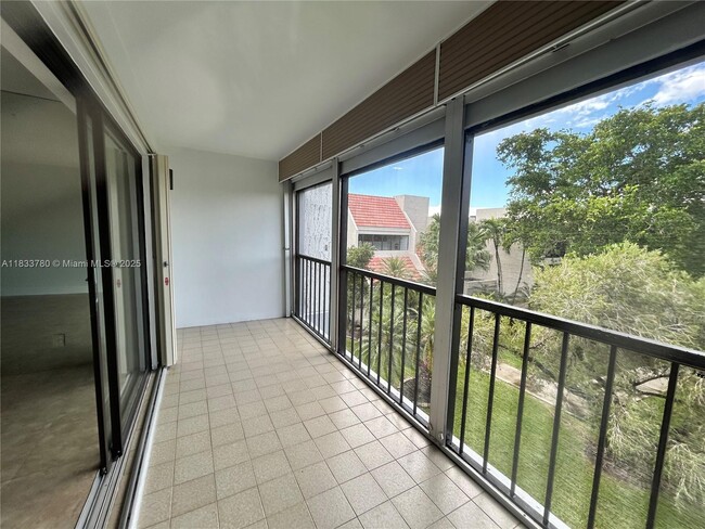 Building Photo - 200 Lakeview Dr