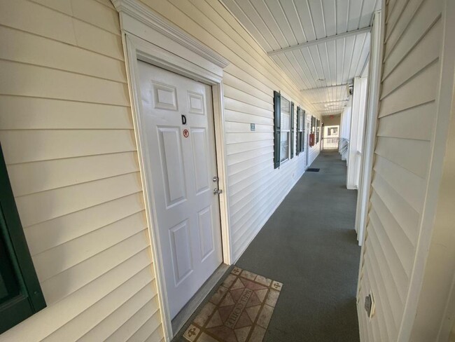 Primary Photo - 620 River Oaks Dr