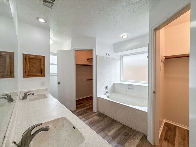 Building Photo - 2903 Auburn Dr