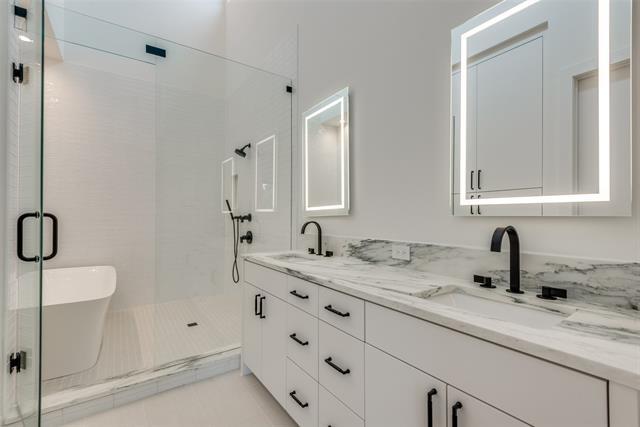 Building Photo - 3913 Hawthorne Ave