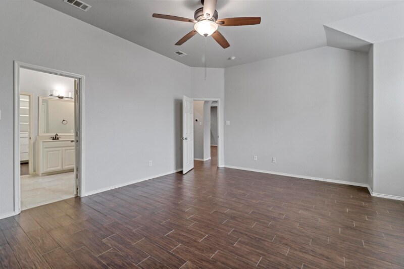 Building Photo - 5209 Memorial Dr