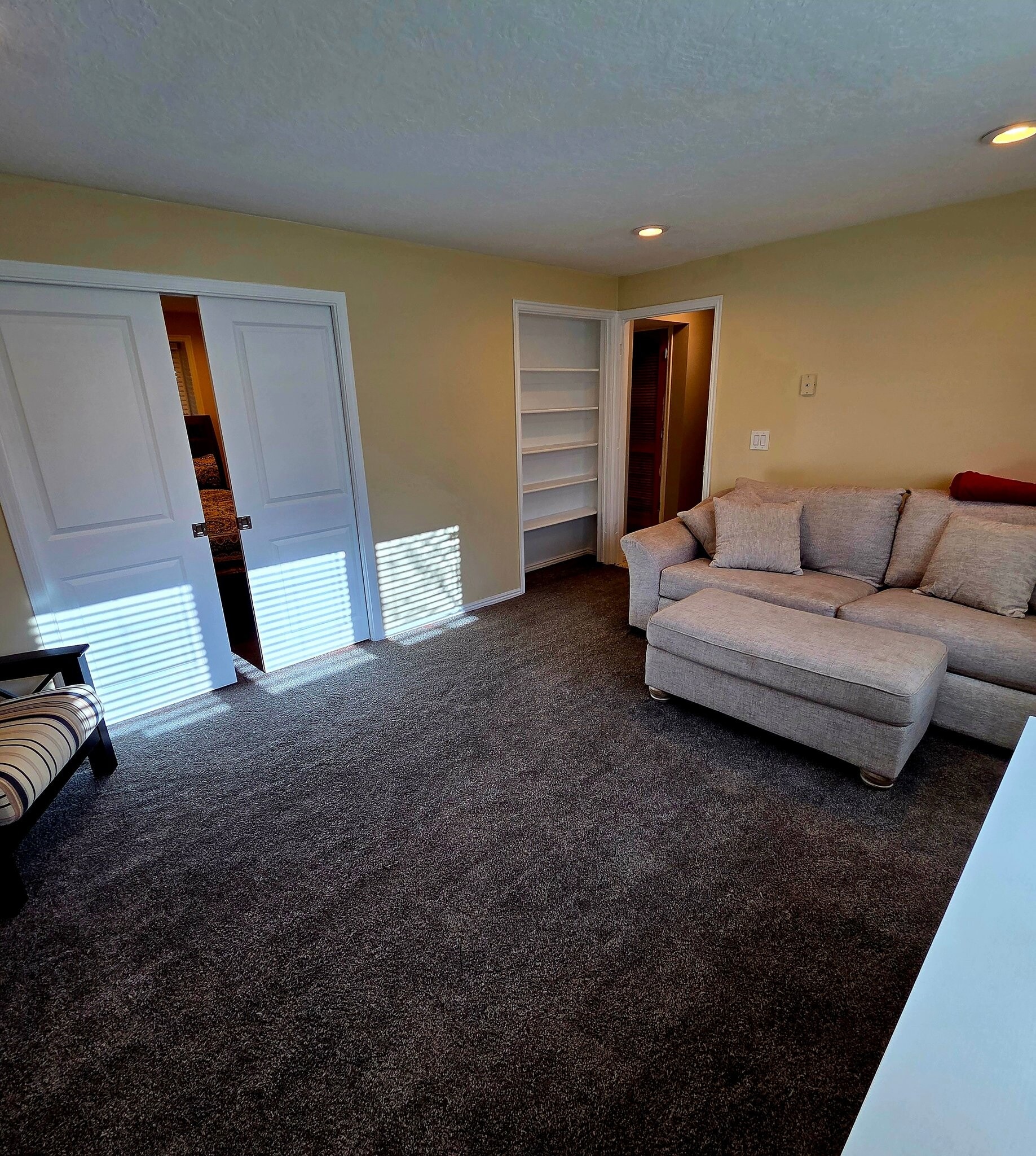 Building Photo - 2205 Buttonwood Dr