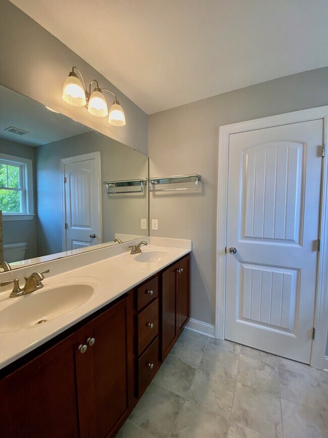 Building Photo - 2024 Jersey Ave