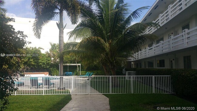 Building Photo - 1631 NE 114th St