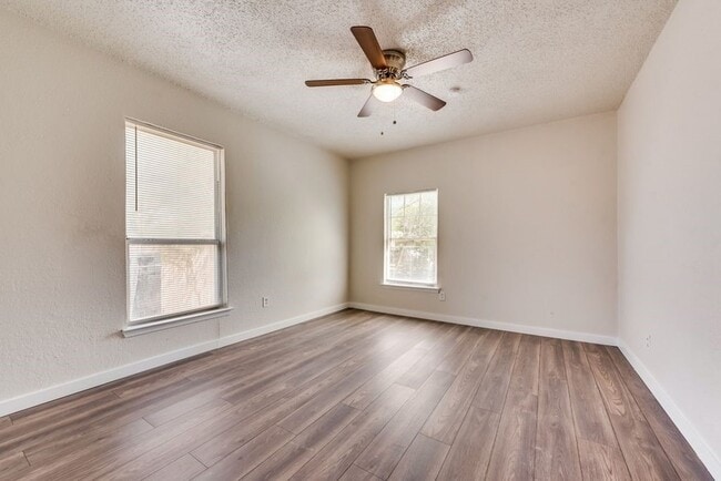 Building Photo - 2818 Oakdale St