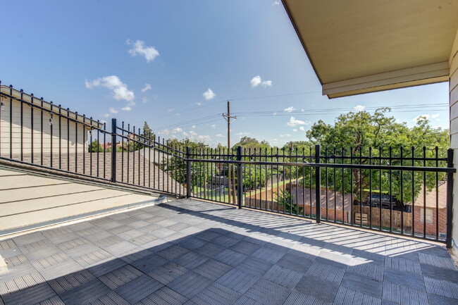 Building Photo - Stunning 3 Story Town-Home near Texas Tech...