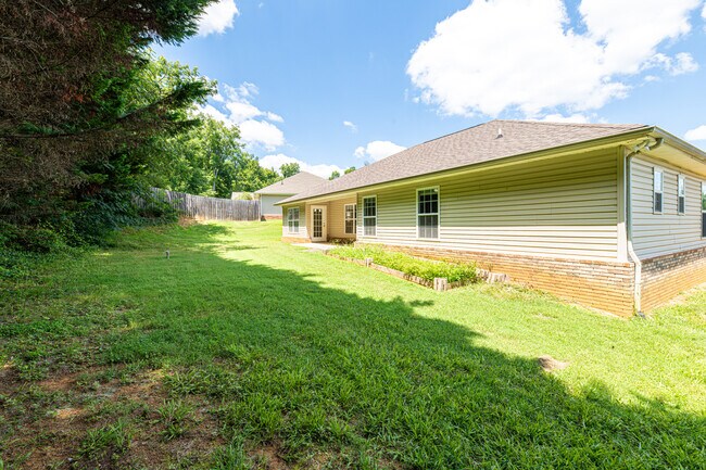Building Photo - 637 Marston Ln
