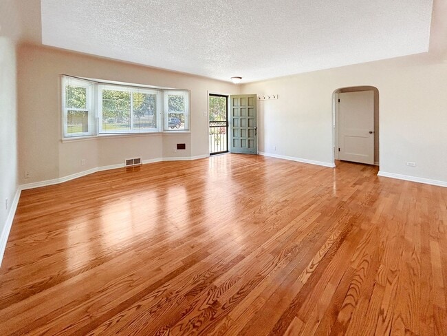 Building Photo - $0 DEPOSIT OPTION! UNIVERSITY PARK/DU, BEAUTIFUL RANCH HOME, 3 CAR GARAGE, HARDWOOD FLOORS, SOLAR...