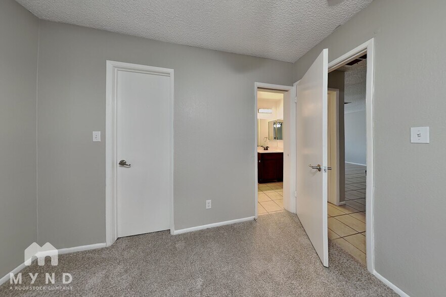 Building Photo - 4820 N 89th Ave