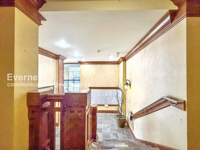 Building Photo - 133 Queen Anne Ave N