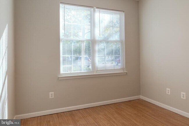 Building Photo - 42806 Smallwood Terrace