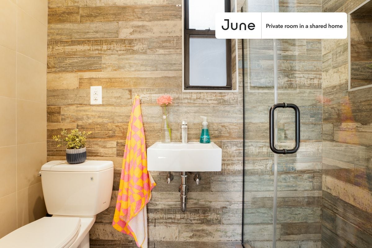 Building Photo - Room in Shared 4.0 bed/2 bath home