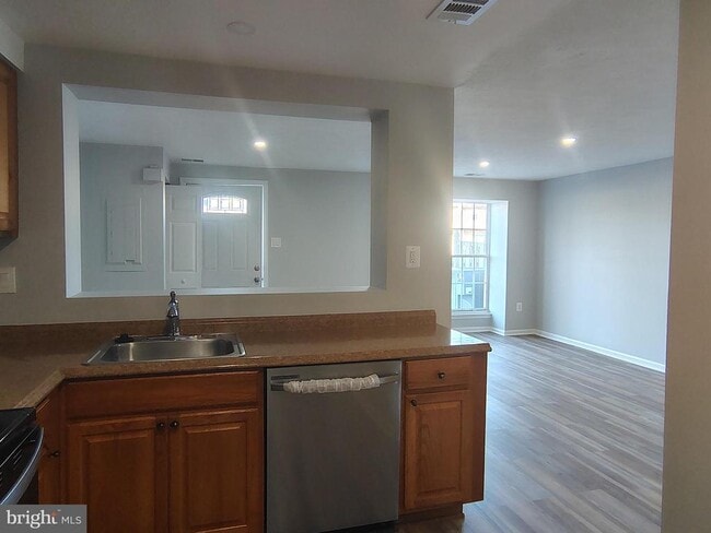 Building Photo - 564 Hollyberry Way