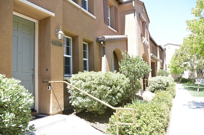 Building Photo - Spacious 3 BD, 3 BA Townhome in Airoso of Carmel Valley!