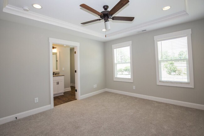 Building Photo - "Luxurious 3-Bed Townhouse with Granite Countertops on Juniper Lake Road!"