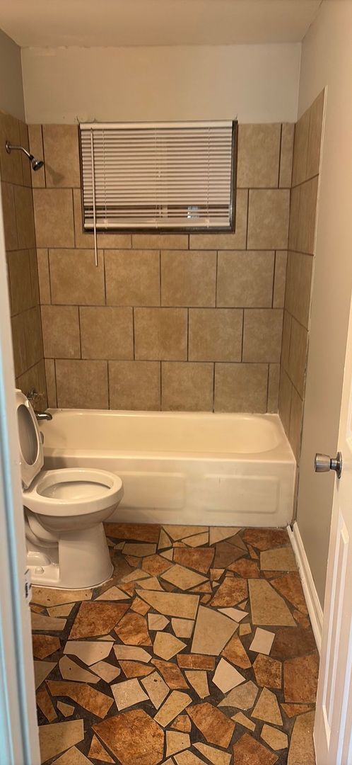 Building Photo - Charming 4 Bedroom Home with Carport in Memphis! - Open To Section 8