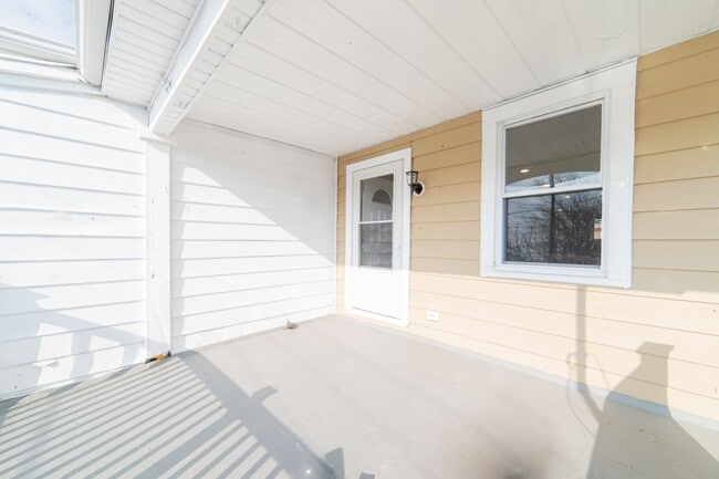 Building Photo - 115 N Delancy Pl