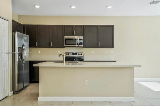 Building Photo - 3440 W 110th St