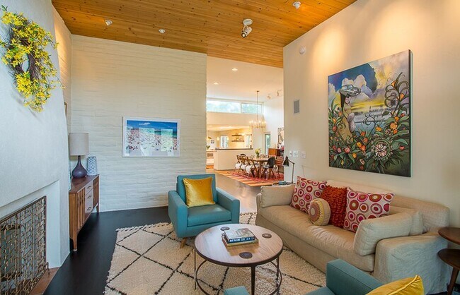 Building Photo - 4 Bed 3.5 Bath Carolyn Heights Home W/Stunning Finishes & Ideal Outdoor Space!  Option for Early ...