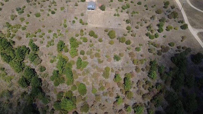 Building Photo - 143 Spring Hollow Trail