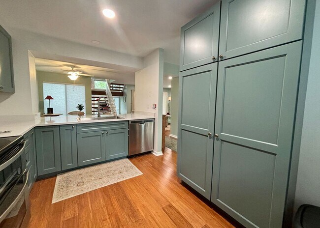 Building Photo - Available 8/1. Beautiful FURNISHED End-Unit Townhome in Central Mt Pleasant!