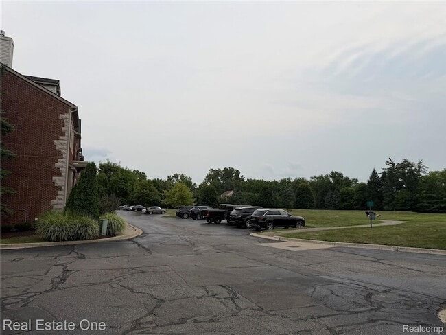Building Photo - 29285 Glen Oaks Blvd E