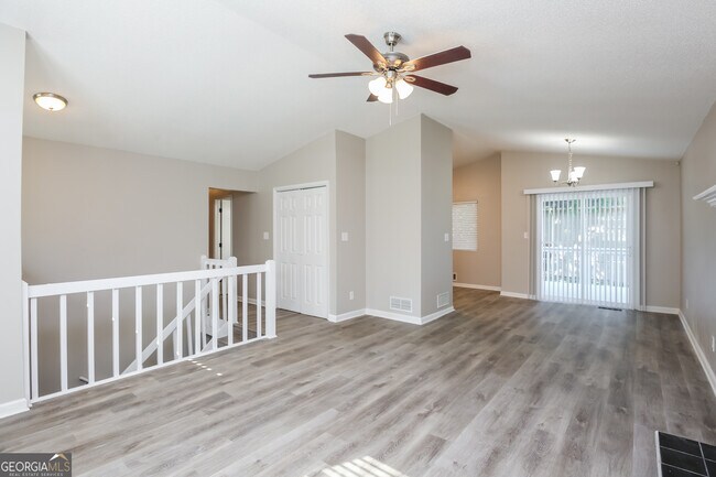 Building Photo - 5642 Riverside Dr