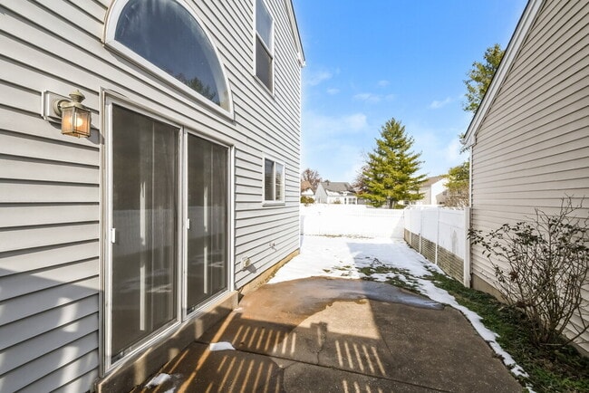 Building Photo - 753 Liberty Village Dr