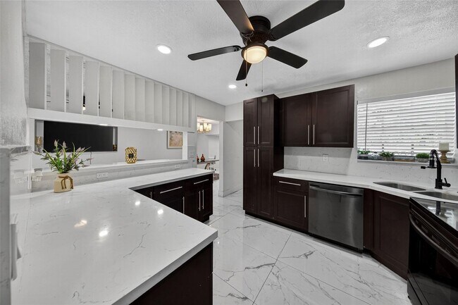 Building Photo - 19621 NW 11th Ct