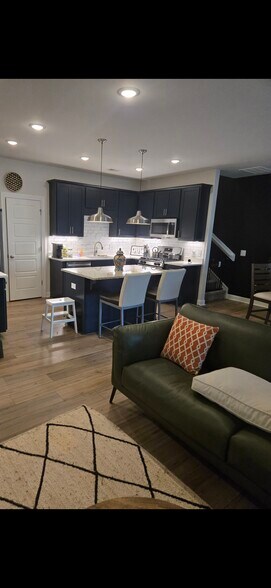 Building Photo - 104 Rock Cress Trl