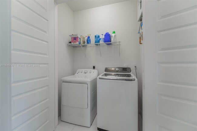 Building Photo - 16036 NW 89th Ct