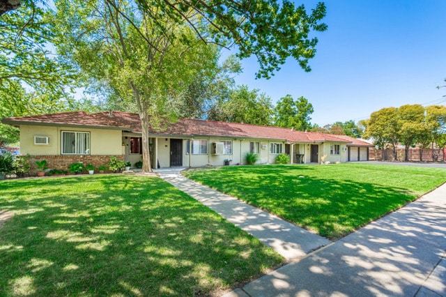 Lush green community - Red Robin Apartments