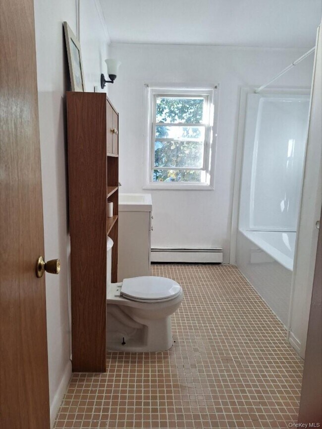 Building Photo - 652 NY-211