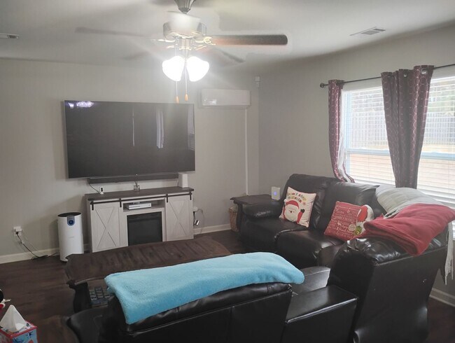 Building Photo - Modern-Lux Style 4BR/2.5BA House