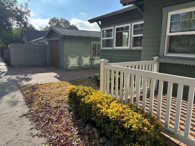 Building Photo - Charming 2+1 house for rent with small yar...